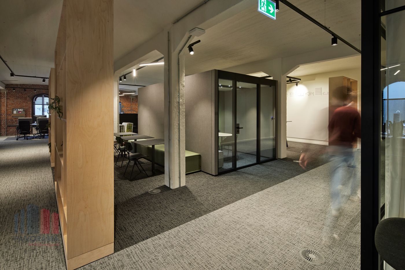 Authentieke kantoorruimte van 391 m² in het centrum Brussel - foto 2