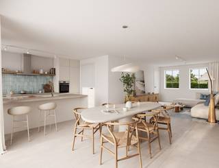 Op lot 7 realiseren we een halfopen woning met 4 slaapkamers, een ruime leefruimte met open keuken, badkamer, garage, oprit en een mooie zongerichte tuin met terras.<br /><br />Ideale ligging in ’t Zandkasteeltje in Sint-Idesbald, een residentieel woonerf aan de rand van de duinen. Geniet hier van het zonlicht tot in de avond en de rust van een residentiële wijk vlak bij de zee.<br /><br />Met geothermie, vloerverwarming, zonnepanelen en ventilatie met warmterecuperatie woon je hier toekomstgericht.<br /><br />Afwerking volgens jouw smaak, binnen een vaste totaalprijs, met begeleiding op maat.