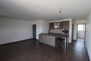 INDELINGInkomhal, toiletruimte met handwastafeltje, badkamer voorzien van ligbad met douchescherm en badkamermeubel met 2 wastafels, 3 slaapkamers,...