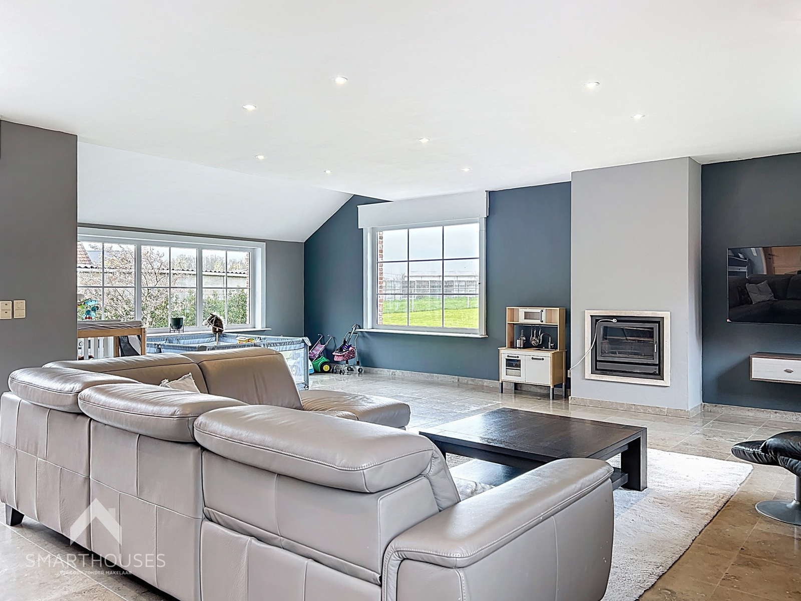 Ruime woning op 1267m² met 3 slaapkamers en dubbele garage - foto 4