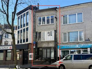 Te renoveren handelshuis met mogelijkheden in Diepestraat 2060 Antwerpen, Centraal Station. Dit gebouw in een drukke handelsstraat ideaal voor...