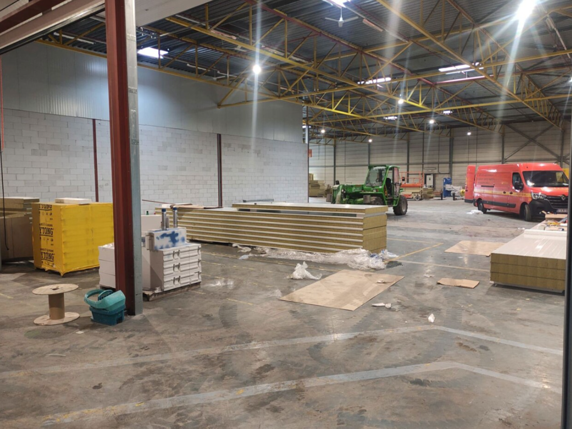 Logistieke ruimte met laadkades te huur - foto 4