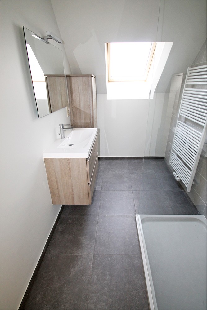 Recent appartement met lift en ruim terras op de tweede verdieping op centrale locatie in Wijnegem! - foto 5