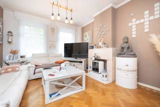 Anderlecht - In the ‘Meir’ district, in a quiet, residential street, this attractive two-family house offers around 300 m² of living space. It is...
