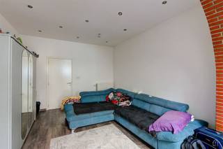 <p>Une rue calme au cœur d'Anvers. Le Seefhoek. C'est là que vous trouverez cet immeuble de rapport très rentable. Il comprend plusieurs logements, chacun doté d'une chambre, d'une salle de bains, d'un salon, d'une cuisine et d'un débarras. Au sous-sol, chaque résident dispose en outre d'un débarras fermé à clé. Un certificat de performance énergétique (CPE) des parties communes a été établi le 01/10/2026, sous le numéro : 3966369-GD-1, tandis que le rez-de-chaussée et le premier étage disposent d’un PEB portant le numéro 3779901-RES-2, établi le 02/10/2026 avec une classe énergétique B (190 kWh/m² par an). L'ensemble est loué et génère un beau rendement. Tous les locaux sont bien entretenus par les locataires et vous avez donc, en tant que nouveau propriétaire, l'esprit tranquille grâce à ces baux en cours. Cela vous intéresse ? Appelez Vlimma Vastgoed au 0494.12.01.01, également disponible à tout moment pour des estimations gratuites et sans engagement de votre bien immobilier.</p>