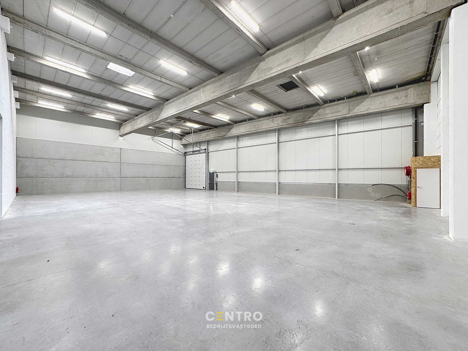 NB KMO-UNIT (411.55m²) te koop met 2 private parkeerplaatsen voor de deur, elektrische sectionaalpoort en sanitair blok op industriezone "Herdersbrug" te 8000 Brugge - photo 5