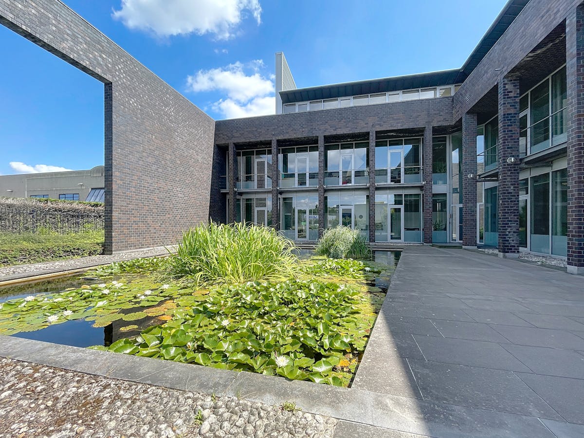 Lichtrijk kantoor (355 m²) te huur in Lokeren - foto 2