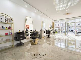 Dit handelspand bevindt zich op een toplocatie op de Bayauxlaan vlakbij het Rubensplein, Casino en de Lippenslaan van Knokke. Het pand biedt...