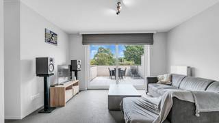 <p>Welkom op de André Dumontlaan 6 Bus 2 in As.<br /><br />Bent u op zoek naar een ruim instapklaar appartement met 2 slaapkamers en 2 terrassen in As?<br />Zoekt u een investeringsappartement dat u meteen wenst te verhuren?<br />Dan is dit appartement precies wat u zoekt!<br /><br />De videoreportage kan u bekijken via volgende link: <br />https://player.vimeo.com/video/1223626319<br /><br />Dit instapklaar appartement is gelegen op het 1ste verdiep.<br />De bewoonbare oppervlakte bedraagt 78 m² en beschikt over twee terrassen.<br />Bij het appartement hoort een private parkeerplaats om de wagen te parkeren.<br /><br />Daarenboven bevindt het appartement zich in de nabijheid van lokale voorzieningen en belangrijke uitvalswegen, waardoor u zowel de rust als de levendigheid van de omgeving kunt ervaren. <br /><br />Troeven:<br />✔ EPC label A (zeer gunstige EPC score)<br />✔ Ondergrondse autostaanplaats<br />✔ Twee terrassen<br />✔ Aangename ligging in As<br />✔ Asbestveilig<br />✔ Conforme stroomkeuring<br />✔ Verwarming op aardgas (radiatoren)<br />✔ Lift aanwezig<br /><br />Samenstelling van het appartement:<br /><br />1ste verdieping:</p>
<ul>
<li>Inkomhal</li>
<li>Toilet</li>
<li>Woonkamer </li>
<li>Keuken</li>
<li>Eetkamer</li>
<li>Berging </li>
<li>Badkamer</li>
<li>2 slaapkamers</li>
<li>Terras (voorzijde) : 7 m²</li>
<li>Terras (achterzijde) : 25,80 m²</li>
</ul>
Kelder
<ul>
<li>Ondergrondse autostaanplaats</li>
</ul>
<p>Documenten:<br />Het EPC-verslag, de elektriciteitskeuring en het grondplan kan u eenvoudig downloaden in bijlage.<br /><br />Interesse in een bezichtiging?<br />Bel ons via 089 391 555 of mail naar info@frerevastgoed.be.<br /><br />*Opmetingen van de binnenmaten zijn indicatief en kunnen licht afwijken.</p>
