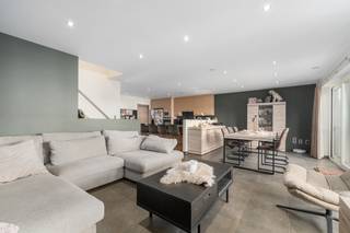 Te koop: recente instapklare woning in Hamme, gelegen in een rustige woonwijk nabij het centrum.Deze woning, gebouwd in 2011, combineert moderne...