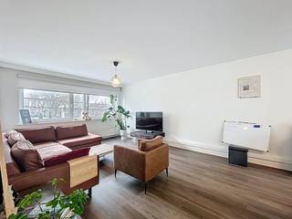 Disposition : (1er étage) :- hall d'entrée avec toilettes invités- espace de vie spacieux et lumineux- cuisine séparée - salle de bain...