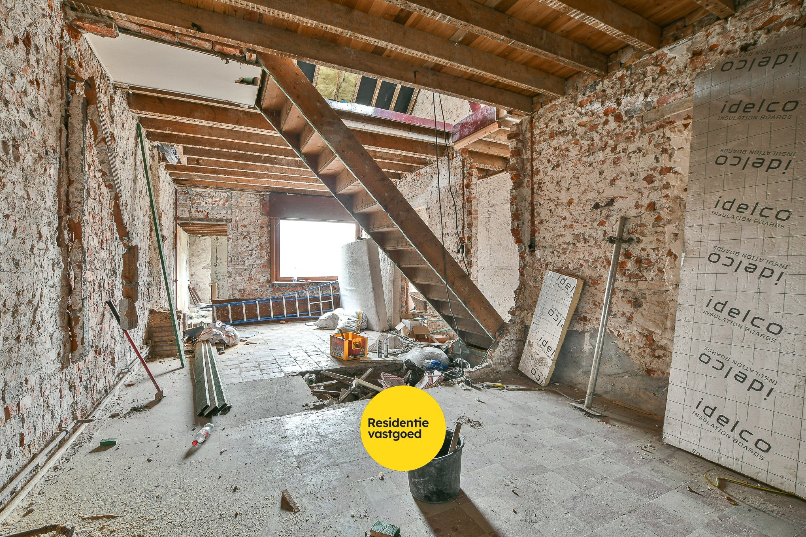 Te renoveren rijwoning met potentieel in hartje Blankenberge - foto 3