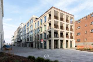 Op een absolute toplocatie op het Antwerpse Zuid bevindt zich deze uitzonderlijk ruime ondergrondse staanplaats in de recente en...