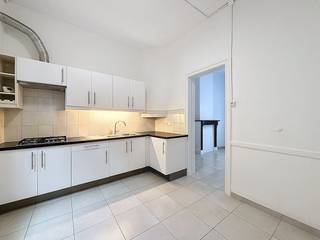 Cette maison spacieuse est le lieu de séjour idéal pour les personnes qui souhaitent vivre à quelques pas du centre de Gand.Cette maison offre un...