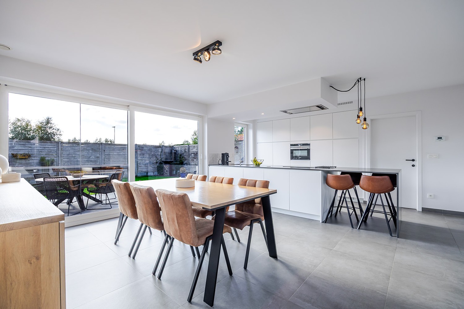 RECENTE HALF-OPEN WONING op centrale ligging met tuin en garage - foto 5