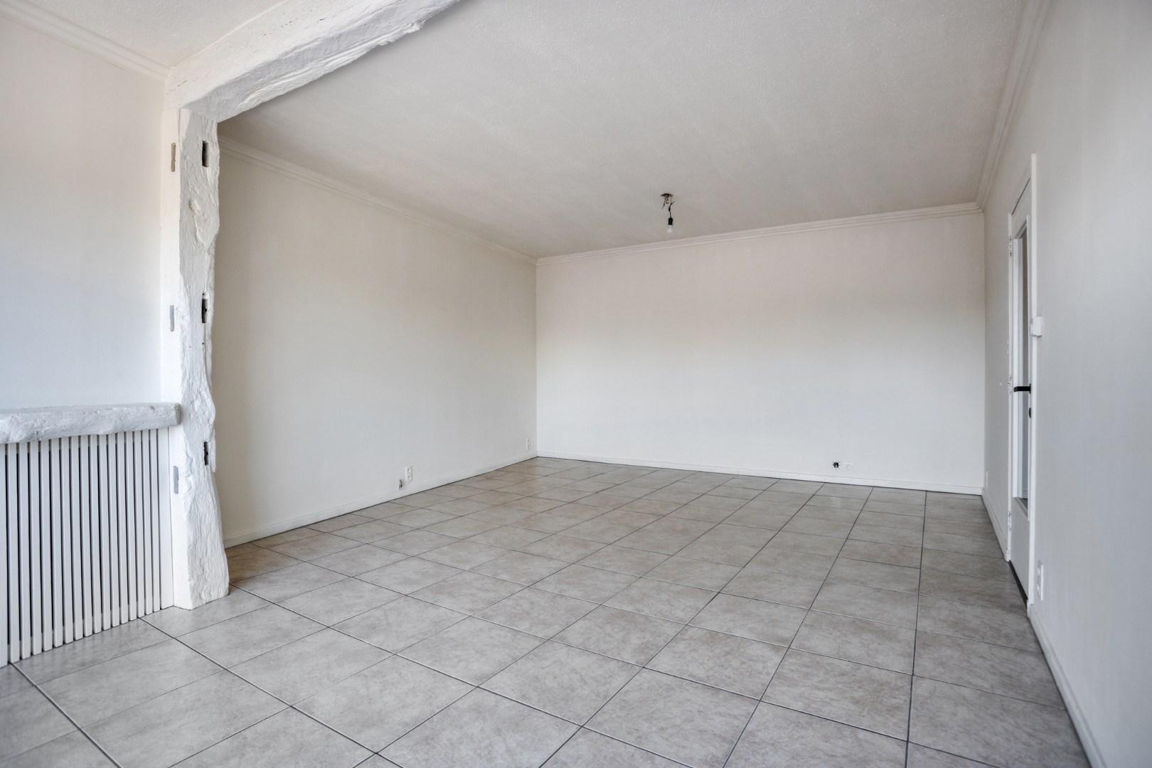 Ruim appartement met bovenliggende studio en garage - foto 4