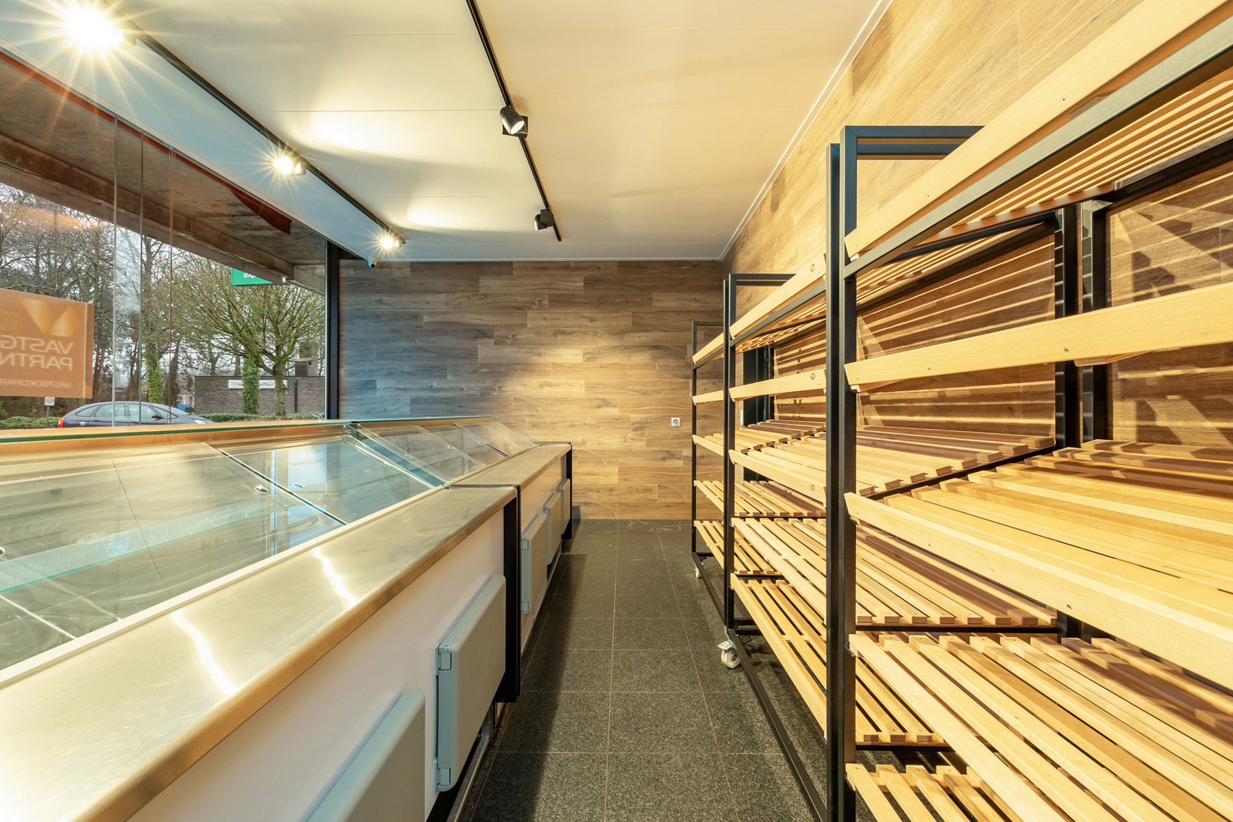 Opbrengsteigendom met handelspand en 2 appartementen  - foto 5