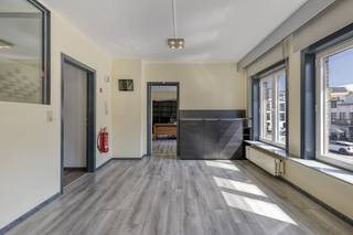 Espace de bureau spacieux et flexible (190 m²) avec emplacement central et espace de sous-sol supplémentaire à vendreVous recherchez un espace...