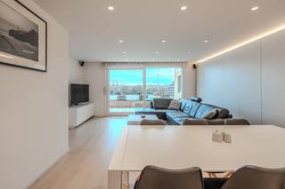 Beautifully renovated apartment for sale with three bedrooms, three bathrooms and two terraces located in Nieuwpoort, Franslaan 154 on the...