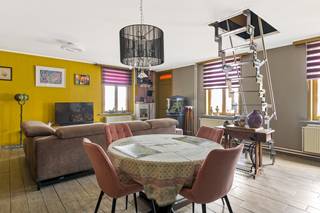 Op een centraal gelegen locatie nabij het centrum van Beerzel bevindt zich deze instapklare woning op een perceel van 355 m². Dankzij de centrale ligging geniet u van een uitstekende bereikbaarheid, terwijl winkels, scholen, horecazaken en openbaar vervoer zich op wandelafstand bevinden.<br /><br />We betreden de woning via de leefruimte dewelke ruimte biedt voor het inrichten van een zithoek en eetruimte. Aangrenzend bevindt zich de keuken voorzien van de voornaamste toestellen. Verder vinden we op een gelijkvloers een ruime slaapkamer, een toilet en de badkamer voorzien van lavabo en douche. <br />De nachthal op de eerste verdieping geeft ons toegang tot een tweede slaapkamer en een bureauruimte. De kelder biedt overigens veel extra opbergruimte<br />In de gezellige tuin met aangelegd terras en goede oriëntatie kunt u steeds in alle rust en privacy genieten van het mooie weer.<br /><br />Dit is een uitstekende opportuniteit indien u op zoek bent naar een gezellige woning met 2 slaapkamers en een leuke tuin en een perceel van ca. 355 m² nabij het centrum van Beerzel. Contacteer ons via 0479 13 63 69 of neem een kijkje op www.boonstravastgoed.be.<br />Bijzonderheden:<br />• Perceel = 355 m²<br />• Dakrenovatie (2025)<br />• Zuid-geörienteerde tuin