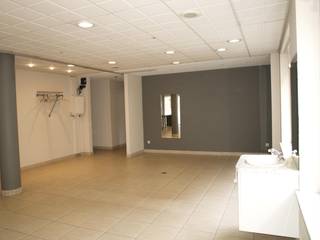 Handelspand + woonst.Centraal gelegen, tussen de Lippenslaan en de Groentemarkt te Knokke.Het handelsgedeelte bevat ongeveer een 94m² open ruimte. Er...