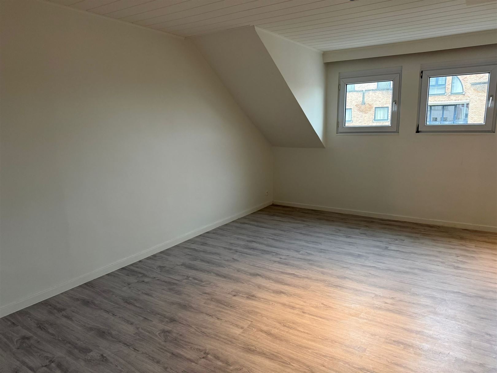 TE HUUR: Dakappartement met 1 slaapkamer in Hasselt! - foto 4