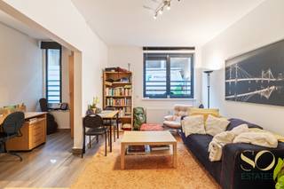 In de Congreswijk, op een steenworp afstand van het centraal station en het historische centrum van Brussel, op de gelijkvloers van een recent...