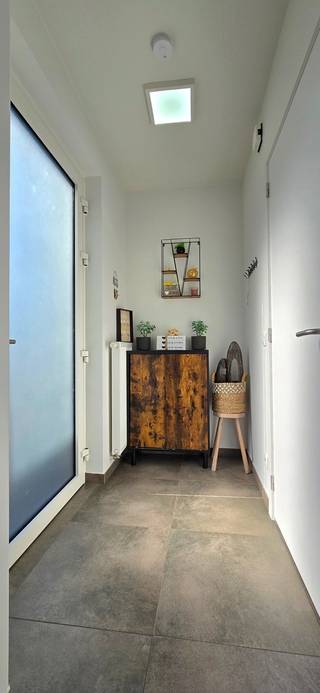 Voor een afspraak bel Kim 0473 72 33 62Instapklare woning in een rustige, doodlopende straat aan de rand van het centrum van Lummen.Deze moderne en...