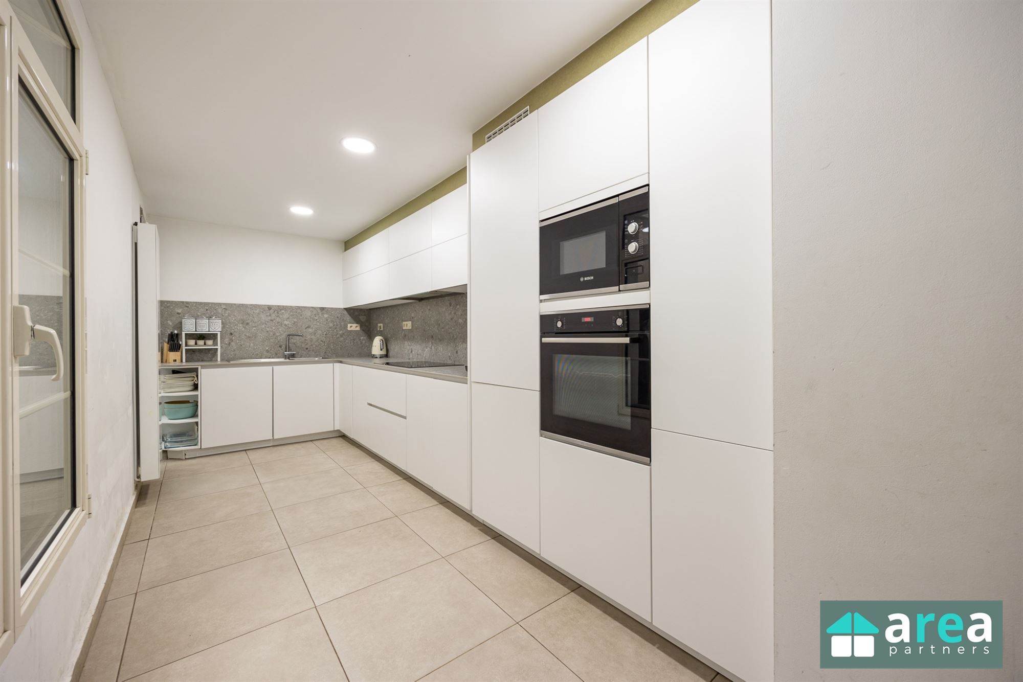 Moderne en Ruime woning met 4 slaapkamers! - foto 5