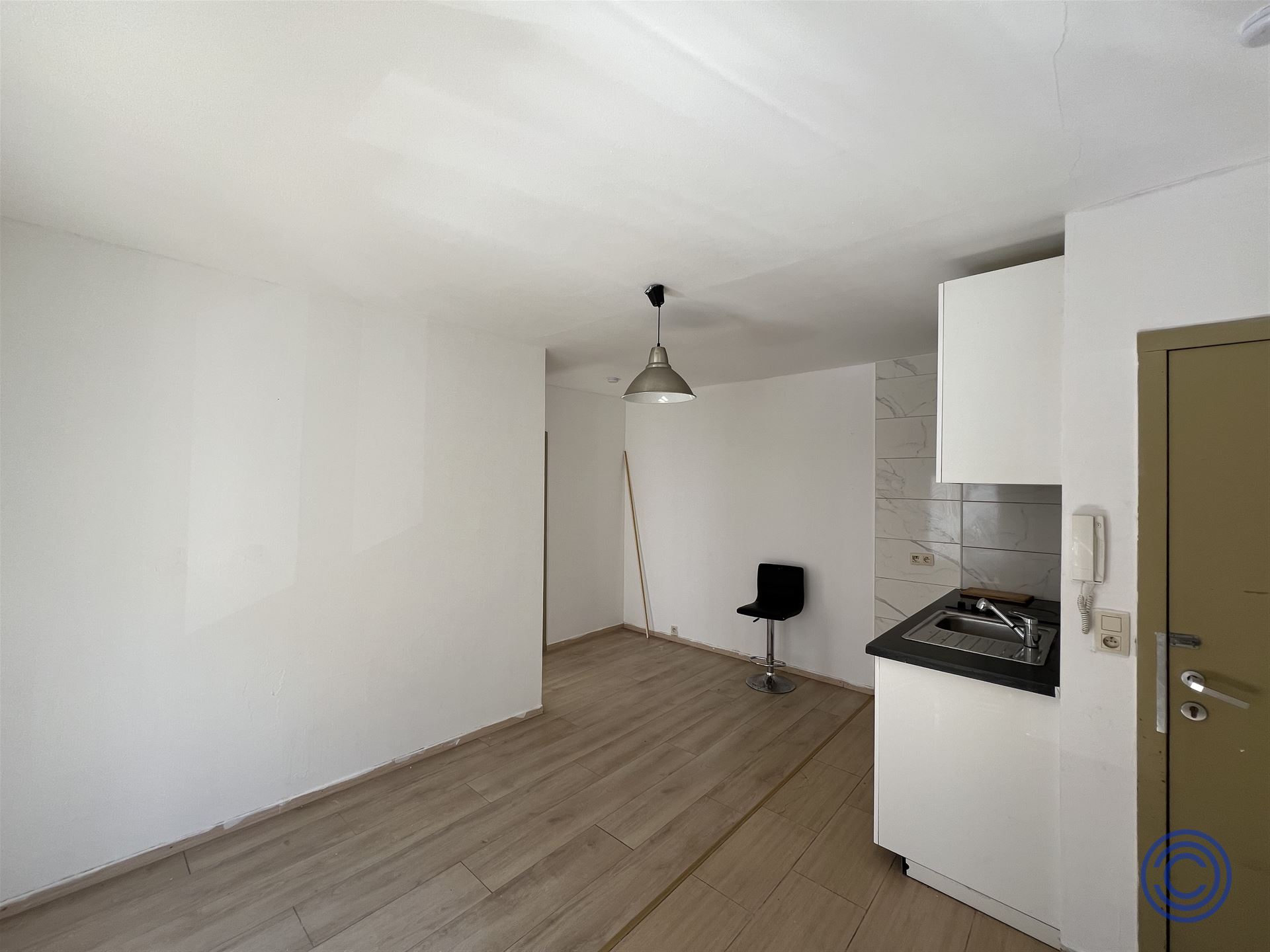 Vergund appartementsgebouw met garages! - foto 4