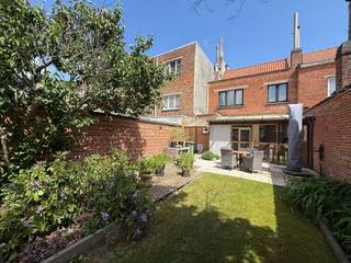 Deze charmante en rustig gelegen woning bevindt zich op een uitstekende locatie nabij het Park Rozebroeken en beschikt over een mooie, zonnige...