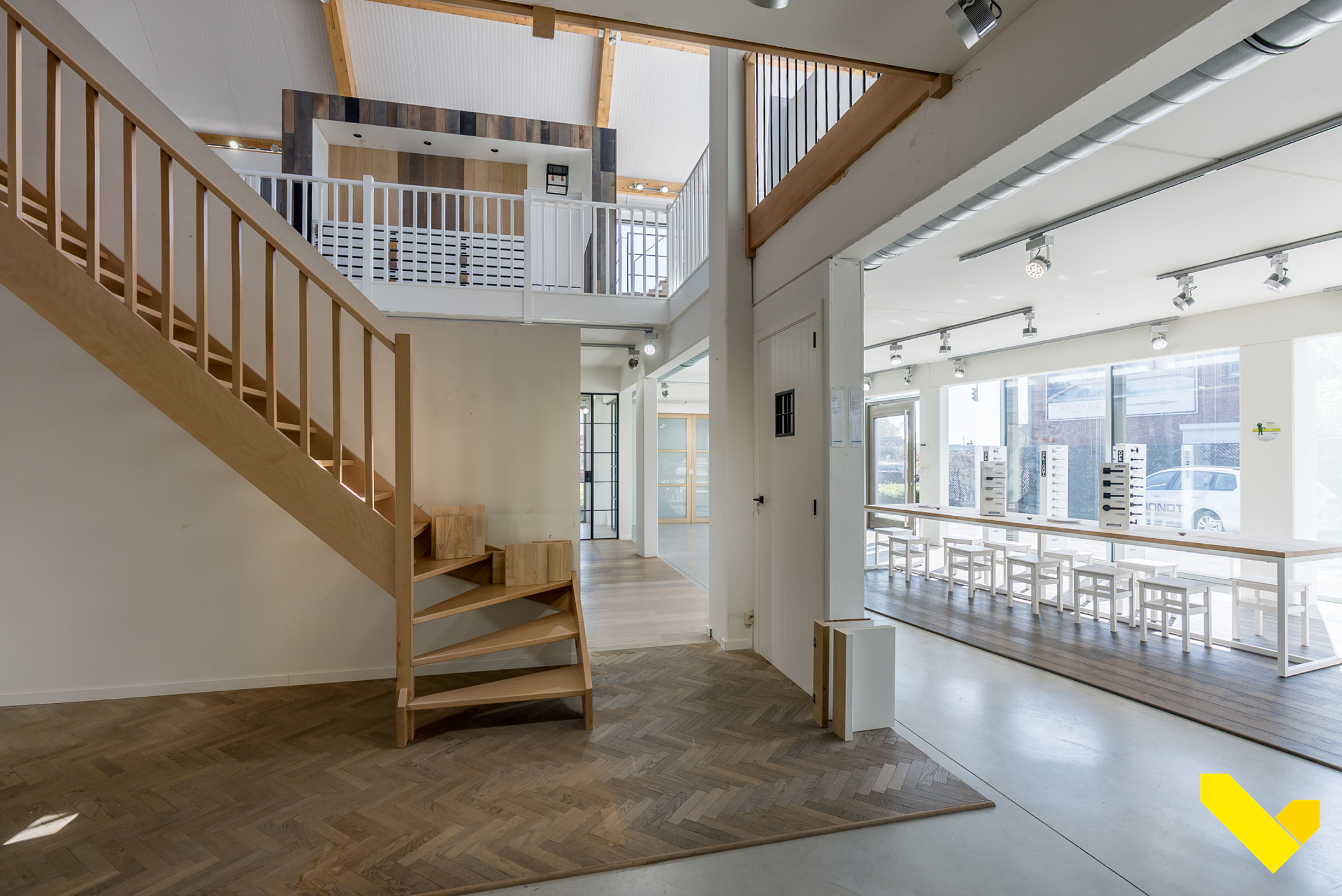 Veelzijdig commercieel gebouw op toplocatie - foto 3