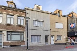 Op te frissen woning in het centrum van de gemeente, op wandelafstand van winkels. Deze woning beschikt naast de inkom over een ruimte die...