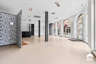 Ruim polyvalent eigendom te koop in hartje IeperOp een opvallende ligging in de stadskern van Ieper bevindt zich dit veelzijdig eigendom met tal van...