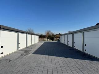 Voor meer info of een bezoek, bel 054 69 39 37 – Op de Nieuwstraat in Meerbeke (Ninove) bevindt zich achteraan nieuwbouwproject "LILY" deze...