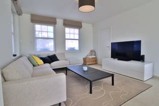 <p><span>*** QUICK SALE MET BIEDPRIJS VANAF 365.000 EUR * Kijk -en bieddagen 18, 19 en 20 juni (enkel op afspraak)</span></p><p><span> </span></p><p><span>Rustig gelegen in het centrum van Bellegem vinden we deze prachtige halfopen woning (bouwjaar 2012).</span></p><p><span> </span></p><p><span>De woning, met een bewoonbare oppervlakte van 150m², is gelijkvloers ingedeeld met de inkom met apart toilet, een ruime woonkamer met aansluitend de super uitgeruste keuken, dit alles met een fijn tuincontact. Verder is er gelijkvloers een praktische wasberging voorzien. </span></p><p><span><br />Op de eerste verdieping zijn twee ruime slaapkamers, voorzien van ingemaakte kasten, en de badkamer met dubbele wastafel, douche en ligbad. Er is een apart toilet op de nachthal. Op de tweede verdieping vinden we de master-bedroom, uitgerust met airco, en een praktische zolderberging.</span></p><p><span> </span></p><p><span>De zongerichte tuin is voorzien van een nieuw terras. Er is tevens een ruime tuinberging, aansluitend aan de vernieuwde carport.</span></p><p><span> </span></p><p><span>- Recente, piekfijn onderhouden woning<br />- EPC A: 8 zonnepanelen, zonnescreens, airco, nieuwe CV ketel<br />- Topligging, rustig en nabij alle voorzieningen</span></p><p><span> </span></p><p><span>Reserveer nu jou bezoek op de kijk -en bieddag via info@century21viaplus.be of 056/24.38.12</span></p><p><span> </span></p><p><span>ALLE INFO, VIRTUELE TOUR, ATTESTEN EN PLANNEN: https://bellegemkerkdreef24.be/</span></p><p><span> </span></p><p><span>*niet bindende vanafprijs, de verkoop komt tot stand door aanvaarding van het uitgebrachte bod / biedingen dienen te worden uitgebracht uiterlijk maandag 22/06 om 16u.</span></p>