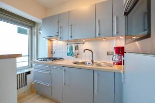 Deze instapklare studio is gelegen op de 2DE verdieping van de perfect onderhouden residentie LONGCHAMP. De studio geniet van een schitterend en...