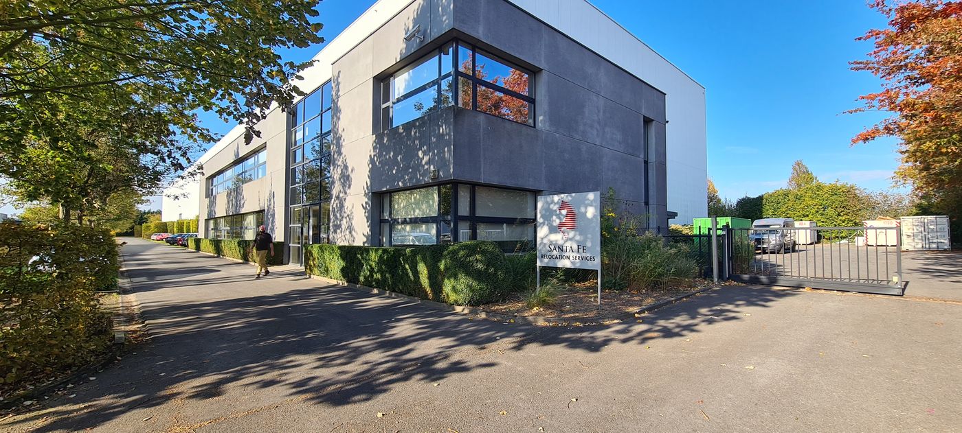 Vernieuwde kantoorruimte van 205m² met ruime parking te Kortenberg - photo 2