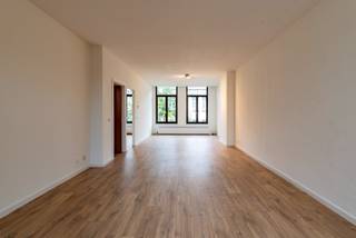 Op zoek naar een lichtrijk en modern appartement met alle troeven van het bruisende Zuid binnen handbereik? Dit appartement ligt op een steenworp...