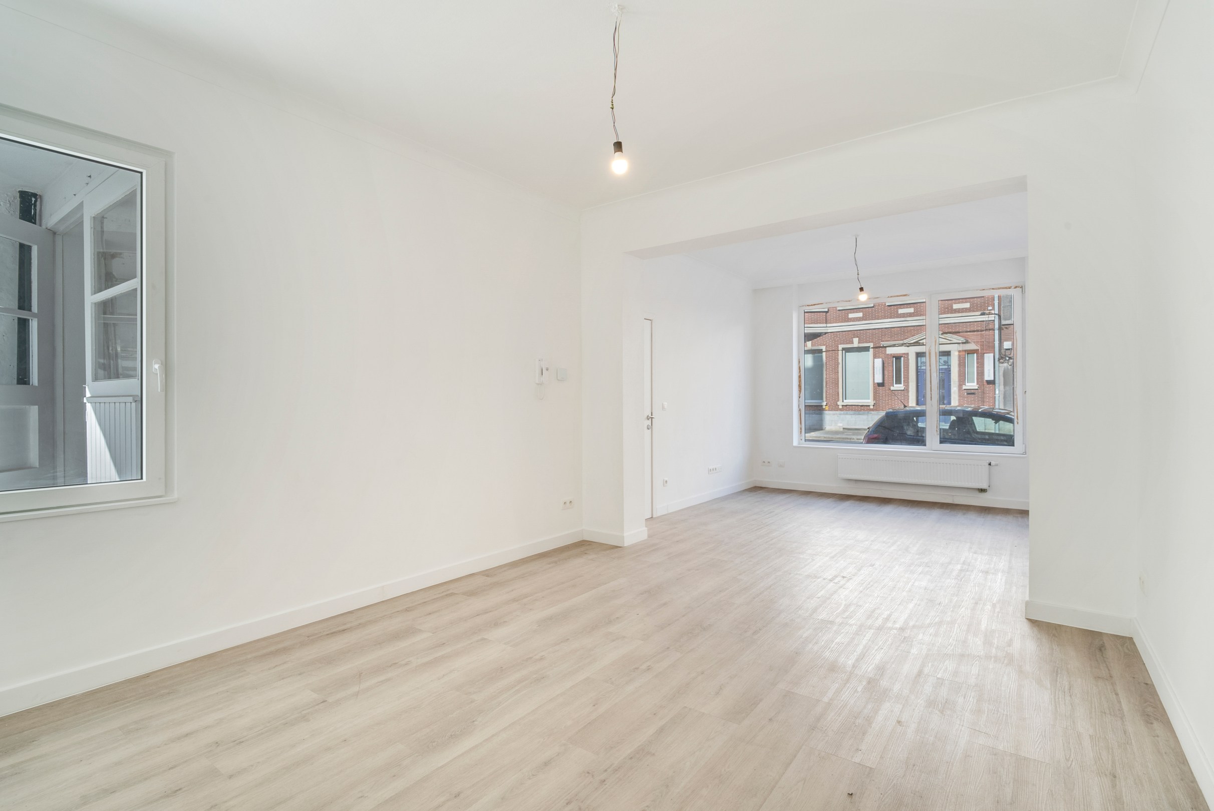 Net gerenoveerde woning met loods nabij centrum Kortrijk - foto 4