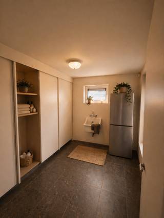 Alle info ook te vinden op achtmeilaan18.beDe woning werd gebouwd in open architectuur met een speelse split-level structuur, wat zorgt voor een...