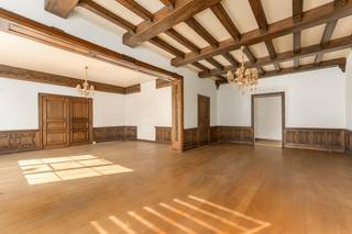 Instapklare, statige herenwoning met 7 slaapkamers en grote stadstuin, pal in het hart van Ronse! Deze karaktervolle woning combineert...