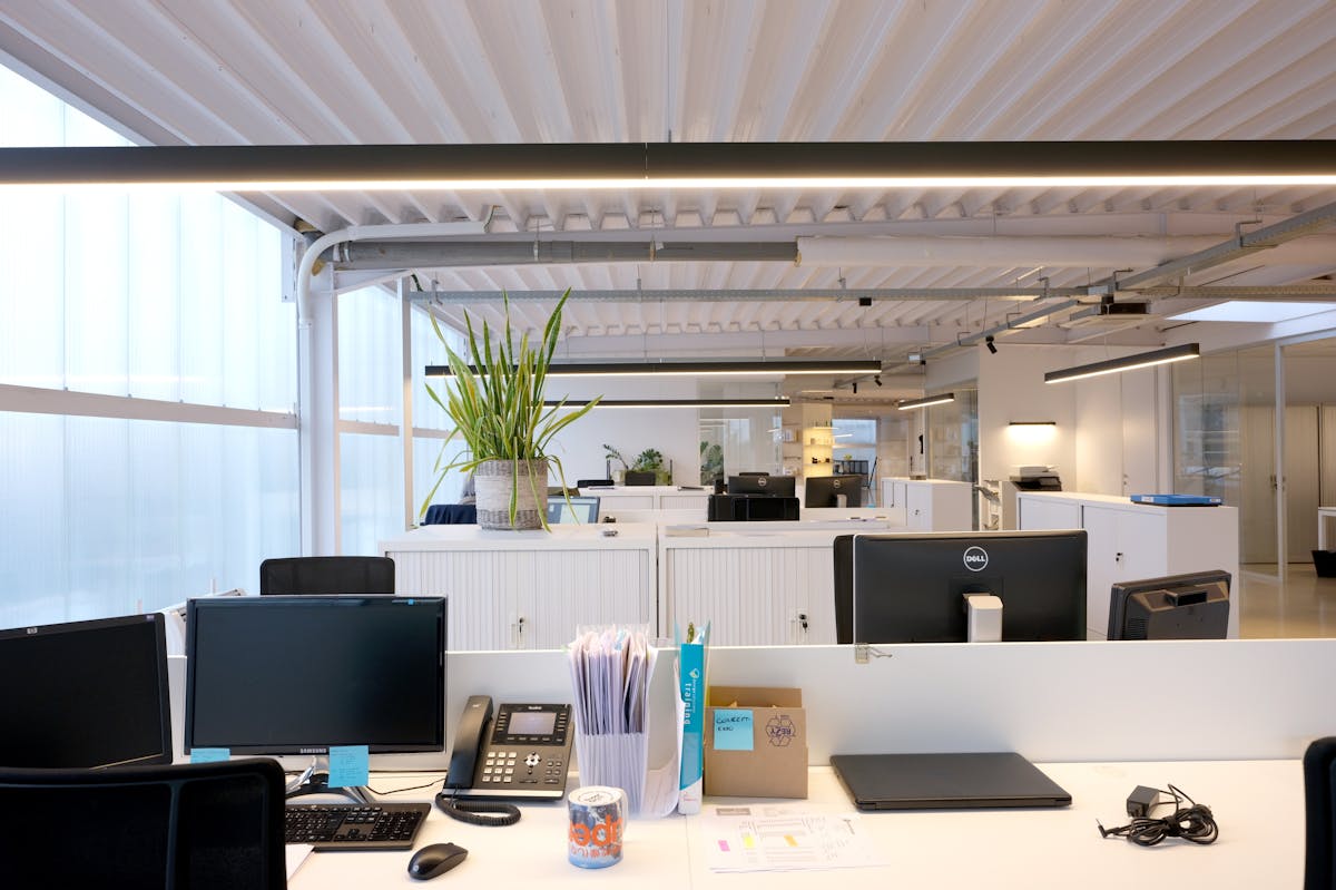 Ready to move in office (approx. 500 m²) for rent in Oostkamp. - photo 4