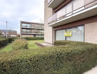 Dit ruime appartement is gelegen in Vrasene en biedt alle comfort voor wie op zoek is naar een appartement met een tuin en garage.De indeling van het...