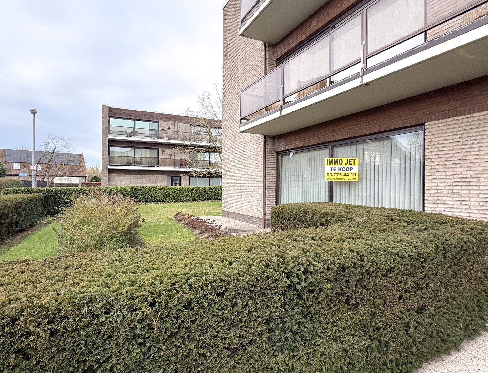 Ruim gelijkvloers appartement met tuin, garage en 3 kamers - foto 2