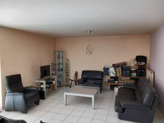 Dit ruime gelijkvloers appartement ondergaat een grondige renovatie, waarbij o.a. de badkamer, het toilet en de keuken volledig vernieuwd worden. Daarnaast wordt extra isolatie aangebracht voor meer comfort en energiezuinigheid. De zonnige tuin biedt een heerlijke buitenruimte om te ontspannen. Dankzij de gunstige ligging zijn winkels, openbaar vervoer en andere voorzieningen vlot bereikbaar. Een instapklaar en modern afgewerkt appartement met alle hedendaagse comfort!  Mis deze kans niet en neem vandaag nog contact op!