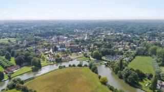 Unieke eigendom bestaande uit 4 percelen grond met een totale oppervlakte van ca. 14.310 m², uitzonderlijk gelegen aan de Leie in het exclusieve Sint-Martens-Latem.<br />De percelen zijn gelegen in natuurgebied en genieten van een prachtige groene ligging met maximale rust, privacy en een uniek uitzicht op de omliggende natuur. Een zeldzame opportuniteit voor natuurliefhebbers, investeerders of kandidaten die op zoek zijn naar een waardevol stuk grond op een toplocatie langs de Leie.<br />Dankzij de idyllische omgeving en de uitstekende bereikbaarheid combineert deze eigendom natuurbeleving met een strategische ligging nabij Gent en belangrijke verbindingswegen.<br /><br /><u><strong>Troeven:</strong></u><br />- Totale oppervlakte ca. 14.310 m²<br />- Gelegen in natuurgebied<br />- Unieke ligging aan de Leie<br />- Rustige en groene omgeving<br />- Zeldzame opportuniteit in Sint-Martens-Latem<br />- Vlotte bereikbaarheid richting Gent