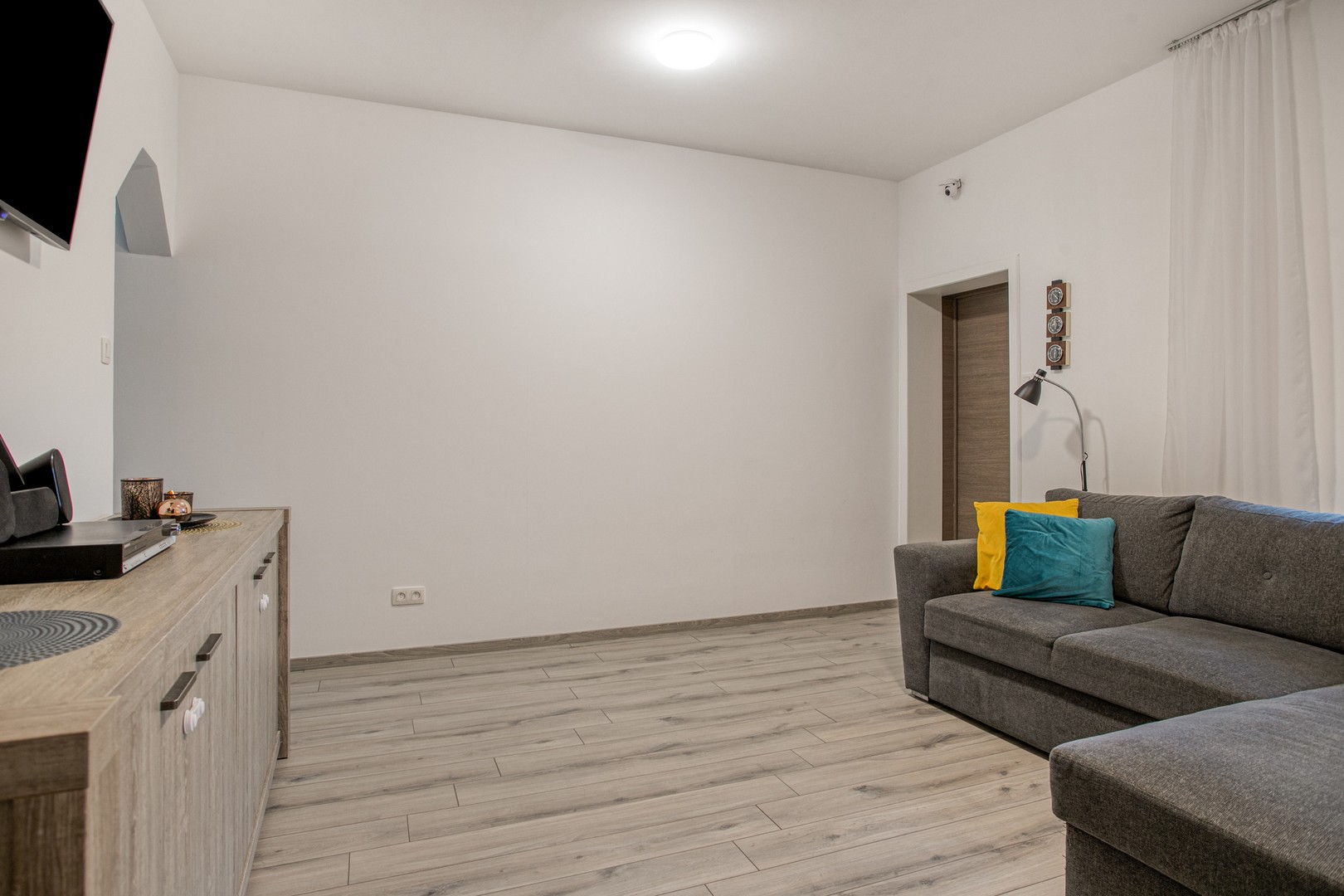 Instapklare tussenwoning met 2 slaapkamers en zeer centrale ligging in Roeselare - foto 3