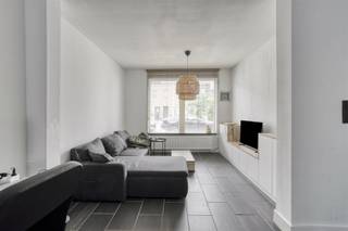 Vlakbij het centrum van Sint-Niklaas bevindt zich deze volledig gerenoveerde woning met een bewoonbare oppervlakte van maar liefst 175 m². Hier...
