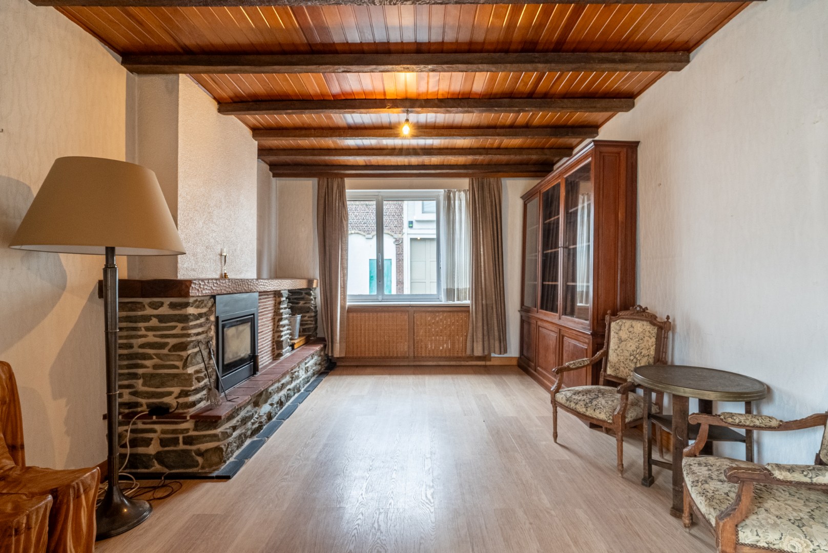 TE RENOVEREN WONING MET 5 SLAAPKAMERS EN ATELIER - foto 4